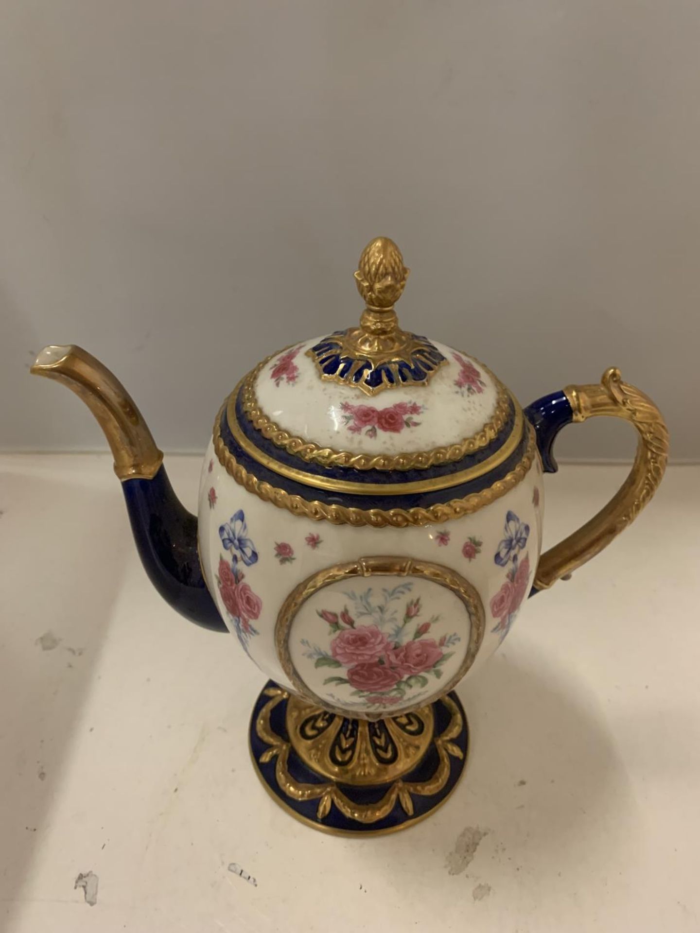 A FABERGE IMPERIAL TEAPOT WITH CERTIFICATE OF AUTHENTICITY - Image 2 of 7