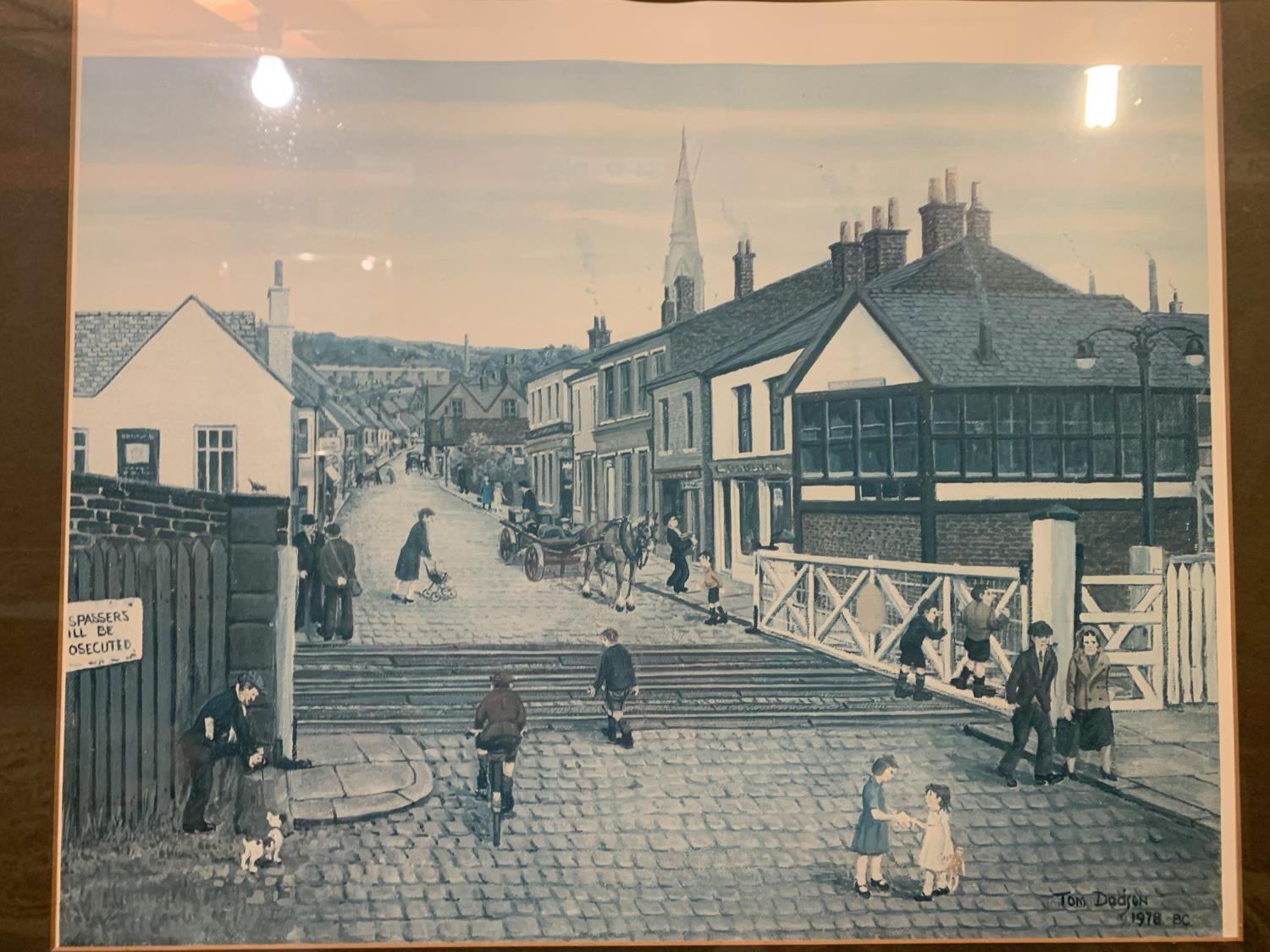 A FRAMED SIGNED TOM DODSON PRINT 'THE LEVEL CROSSING, RAMSBOTTOM' 62 CM X 54 CM - Image 2 of 2