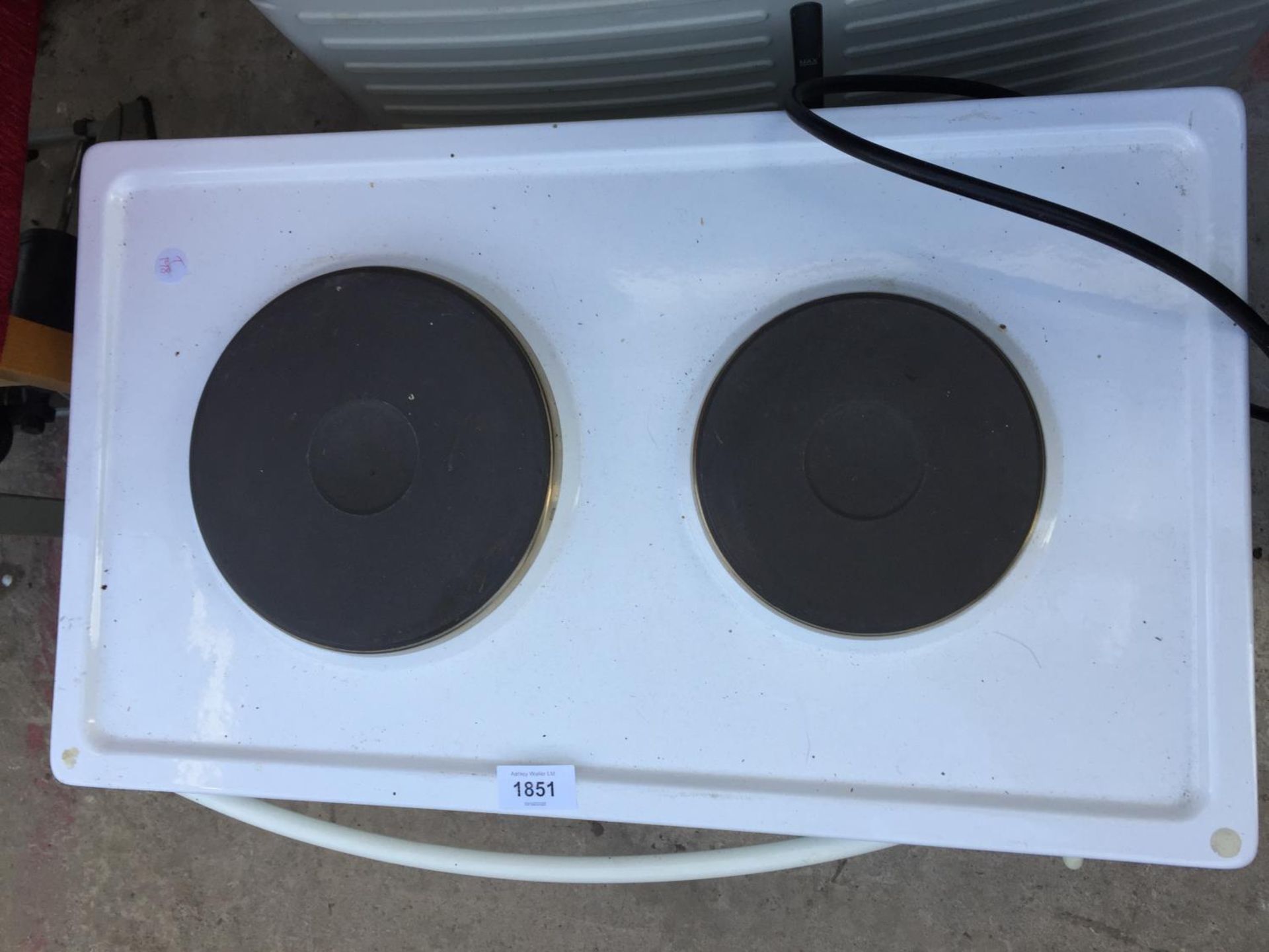 A WHITE COUNTER TOP BELLING OVEN AND HOB - Image 2 of 4