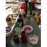 A LARGE COLLECTION OF MIXED COLOURED AND CLEAR GLASSWARE TO INCLUDE VASES, CANDLE STICKS, VINTAGE