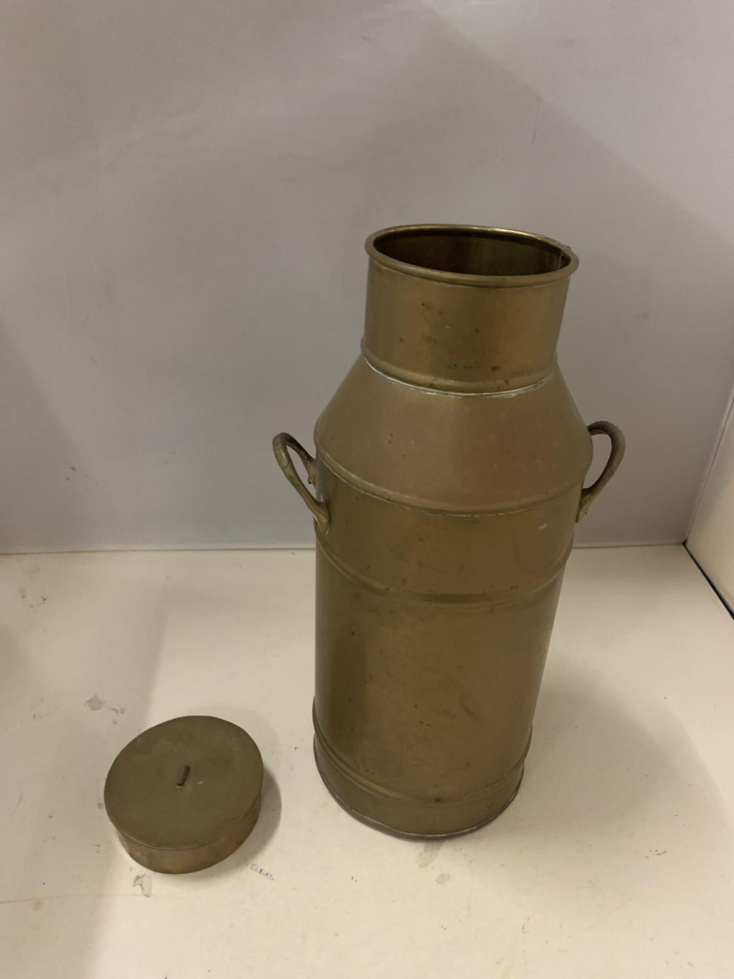 A VINTAGE BRASS MILK CAN 30CM HIGH - Image 3 of 3