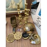 AN ASSORTMENT OF ITEMS TO INCLUDE BRASS CANDLE STICKS, TRIVET STANDS AND A FRAMED PRINT ETC