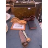 AN ASSORTMENT OF ITEMS TO INCLUDE A BRASS MAGAZINE RACK AND A FRAMED PRINT ETC