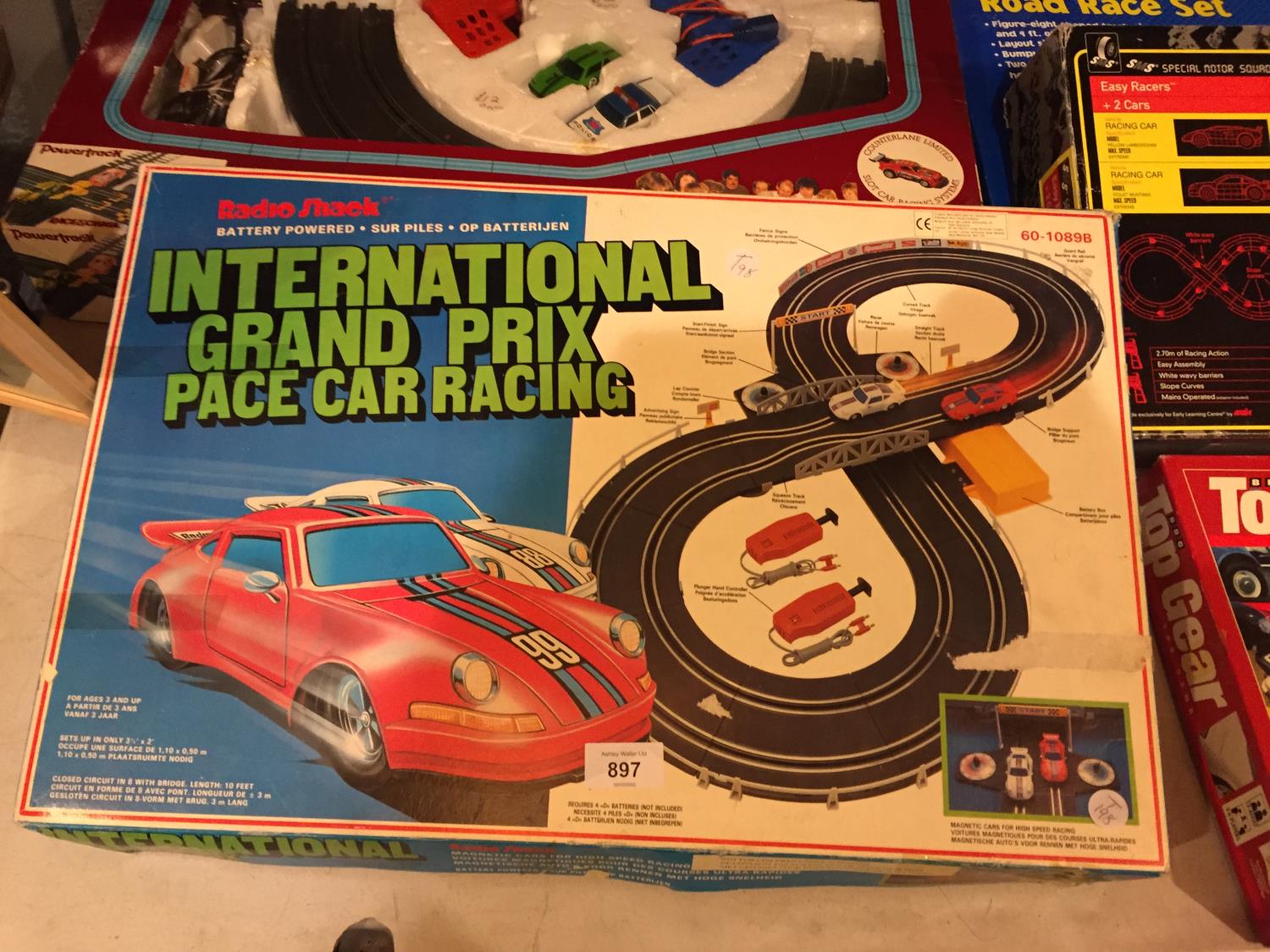 A QUANTITY OF TOYS TO INCLUDE, A BOXED RADIO SHACK SCALEXTRIC STYLE RACING TRACK, A POWER TRACK - Image 2 of 5