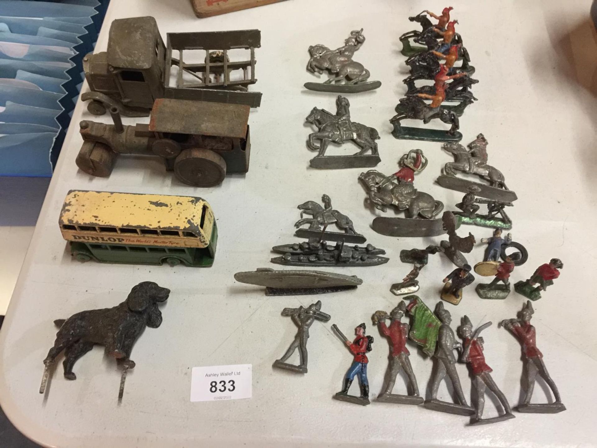 VARIOUS LEAD MILITARY TOYS, VINTAGE STEAM ROLLER, DINKY TOYS DOUBLE DECKER BUS ETC.