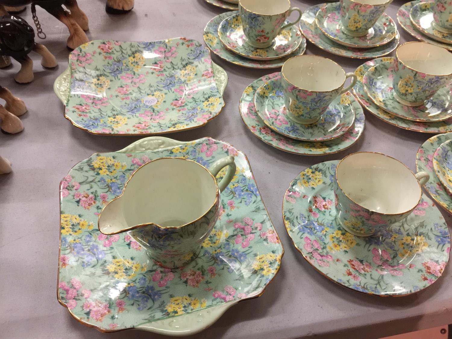 A QUANTITY OF SHELLEY 'MELODY' TEAWARE TO INCLUDE, CUPS, SAUCERS, PLATES, CREAM JUG, ETC - Image 4 of 5