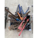 AN ASSORTMENT OF TIN SNIPS AND PIPE WRENCHES TO INCLUDE RECORD ETC