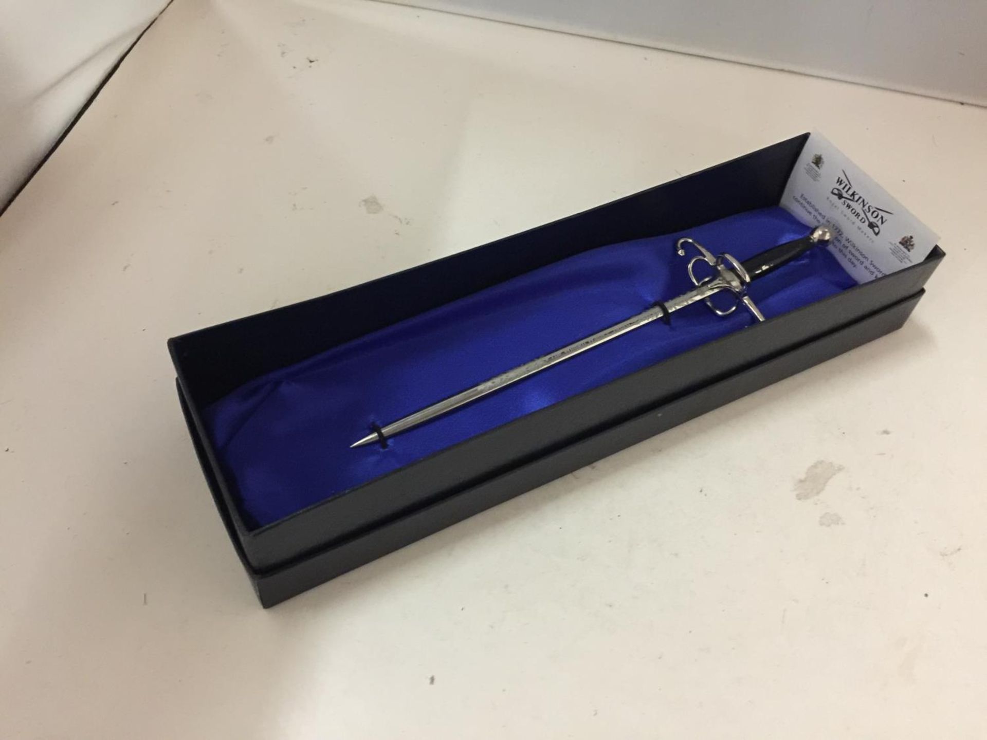 A BOXED REPLICA OF THE SIR WILLIAM WALLACE SWORD BY WILKINSON SWORD