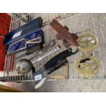 AN ASSORTMENT OF ITEMS TO INCLUDE A BRASS HACK SAW, A TREEN MODEL ANVIL AND A TOFFEE HAMMER ETC