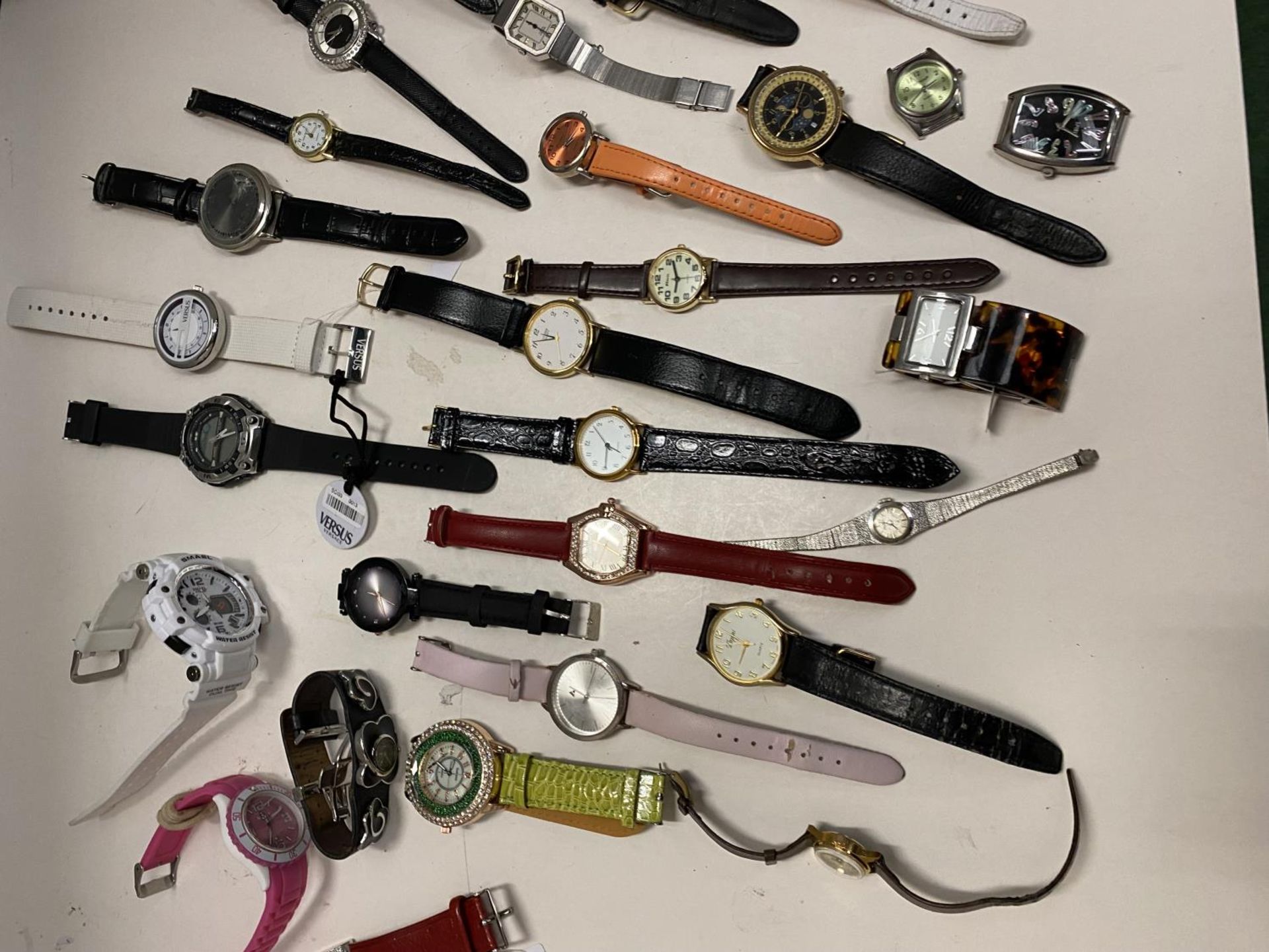 A QUANTITY OF WRIST WATCHES TO INCLUDE CASIO, CITIZEN, ETC