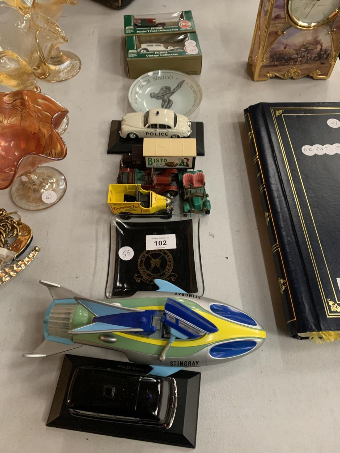 A QUANTITY OF TOY CARS TO INCLUDE, STINGRAY, AND ADVERTISING VANS