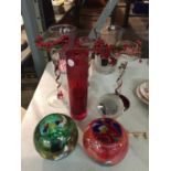 A QUANTITY OF GLASSWARE TO INCLUDE, CANDLE HOLDERS, BOWLS, VASES, ETC