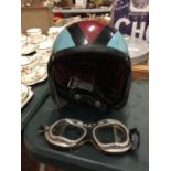 A VINTAGE MOTORCYCLE HELMET TOGETHER WITH A PAIR OF VINTAGE MOTORCYCLE GOGGLES