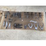 AN ASSORTMENT OF VINTAGE TOOLS TO INCLUDE MICROMETERS, AND PUNCHES ETC