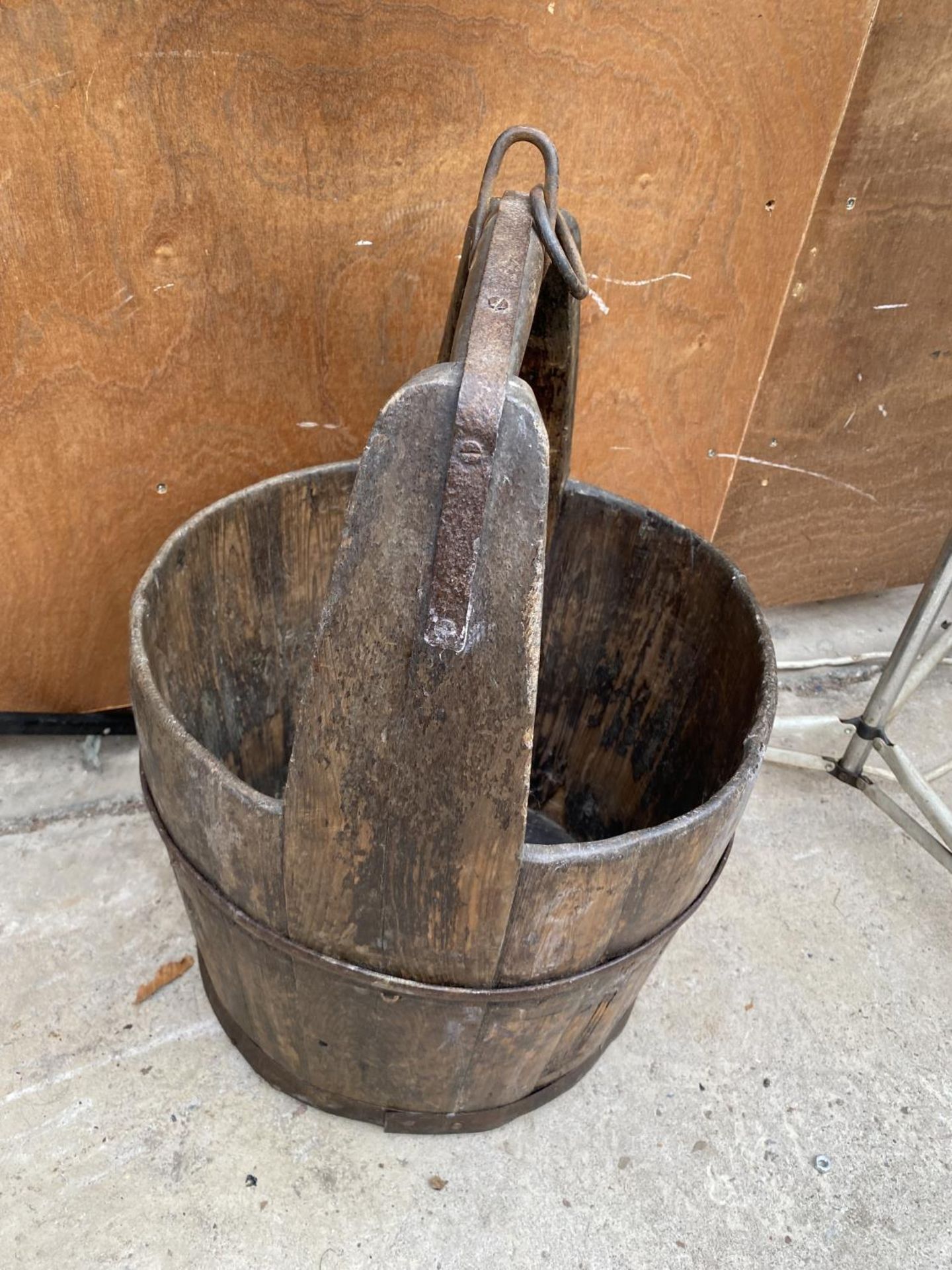 A FRENCH EARLY 19TH CENTURY COOPERED WOODEN WELL BUCKET - Image 2 of 2