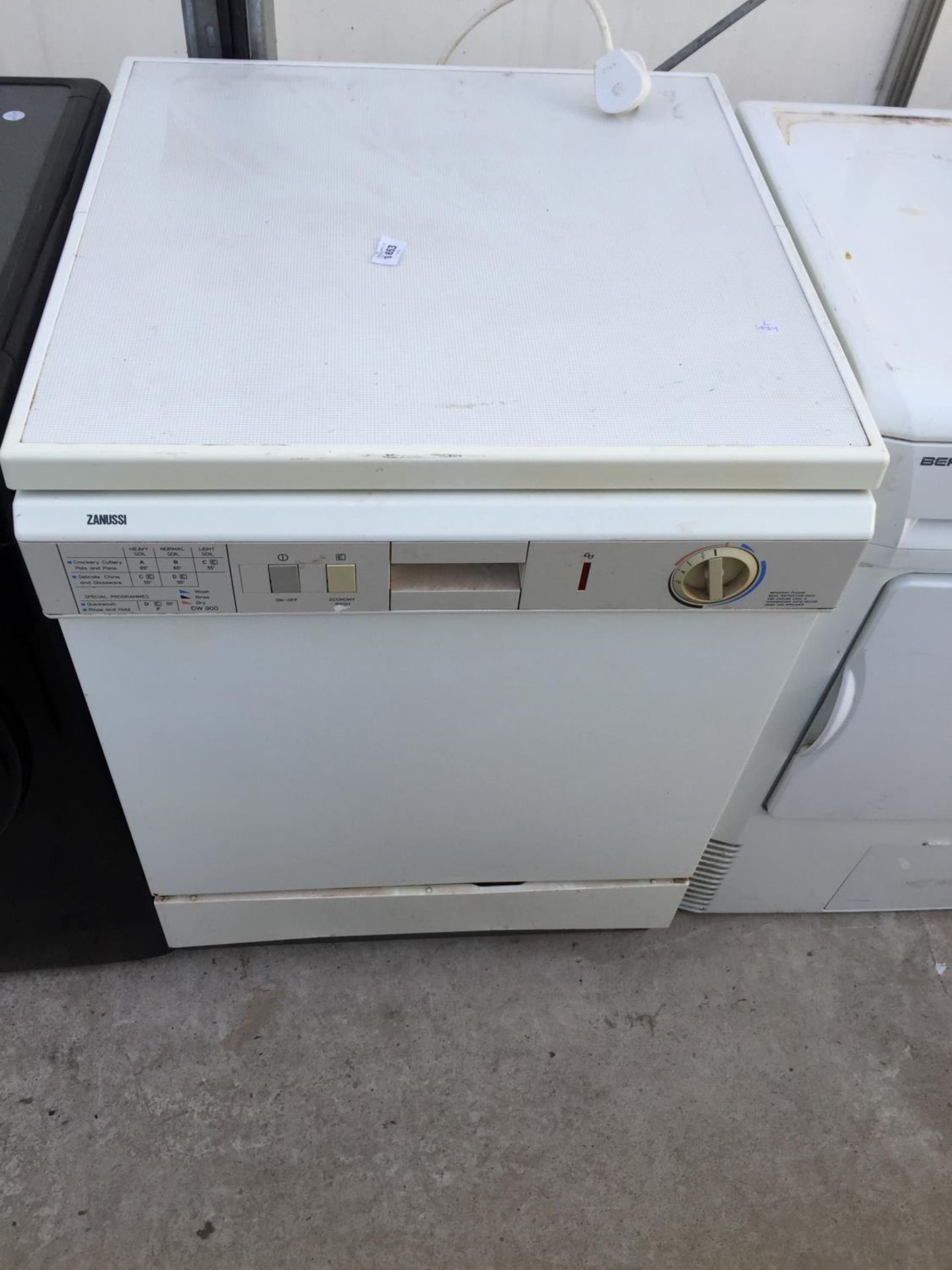 A WHITE ZANUSSI DISH WASHER