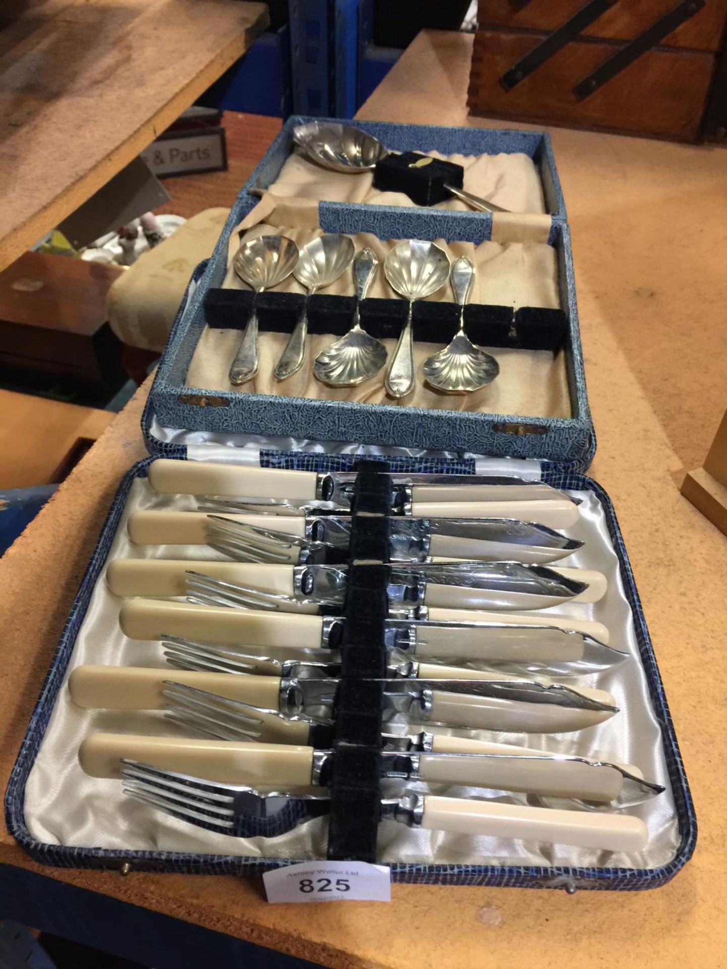 TWO BOXES OF FLATWARE TO INCLUDE SCALLOP STYLE SPOONS (1 MISSING) AND A SET OF BONE HANDLED PASTRY