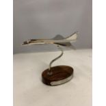 A CHROME CONCORDE ON WOODEN BASE WITH PLAQUE, LENGTH 23CM, HEIGHT 18CM