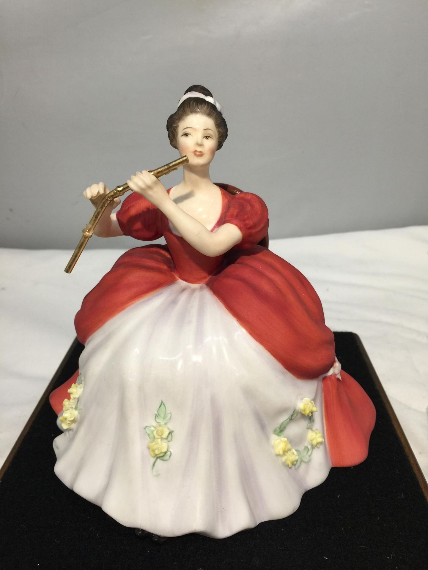 A ROYAL DOULTON FIGURINE, FLUTE HN2483, MODELLED BY PEGGY DAVIES AS PART OF THE LADY MUSICIANS - Image 2 of 8