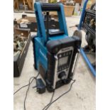 A MAKITA BMR102 PORTABLE RADIO