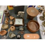 AN ECLECTIC ASSORTMENT OF ITEMS TO INCLUDE A LARGE HARDWOOD FRUIT BOWL, A VINTAGE BAROMETER, A SLATE