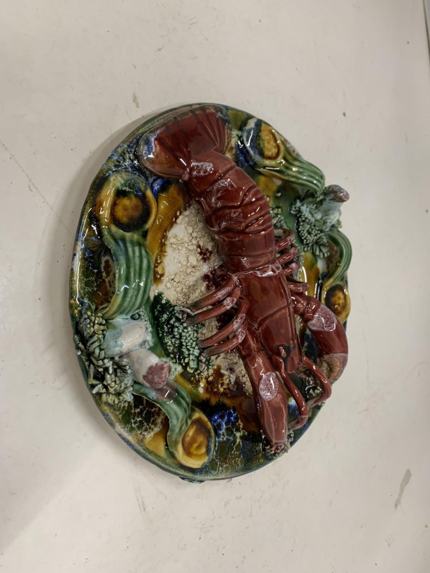 A CERAMIC LOBSTER WALL PLAQUE - Image 2 of 3