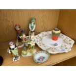 AN ASSORTMENT OF CERAMICS TO INCLUDE A PLATE AND VARIOUS FIGURES