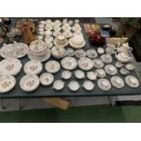 A LARGE COLLECTION OF SPODE 'MALBOROUGH SPRAYS' DINNER SERVICE TO INCLUDE LIDDED TUREENS, A LARGE