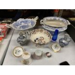 A COLLECTION OF AYNSLEY, BLUE AND WHITE WEAR ETC