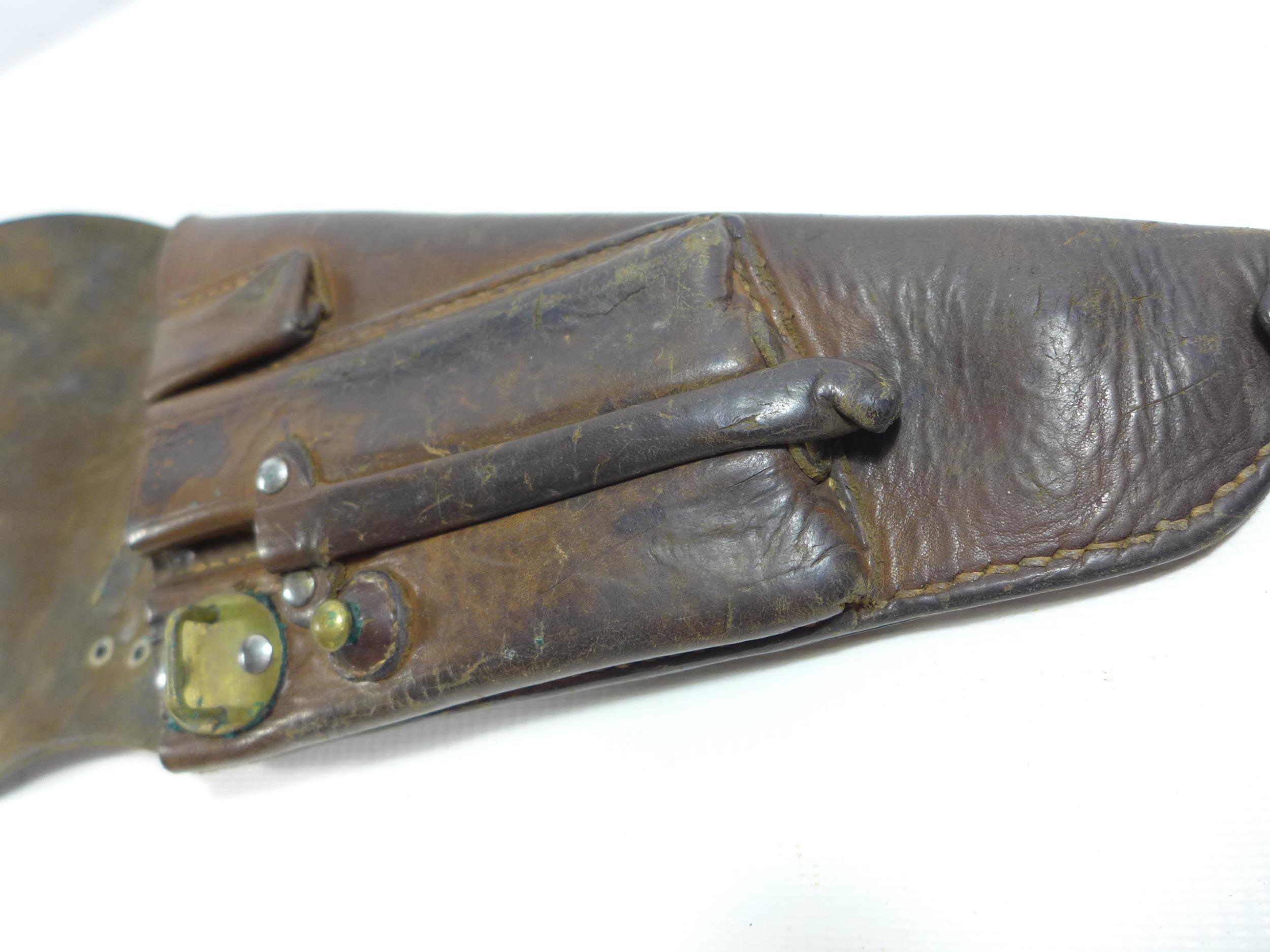 A MID 20TH CENTURY LEATHER PISTOL HOLSTER - Image 4 of 4