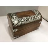 AN OAK DOMED TOP CHEST WITH WHITE METAL DECORATION 24CM X 16CM X 16CM