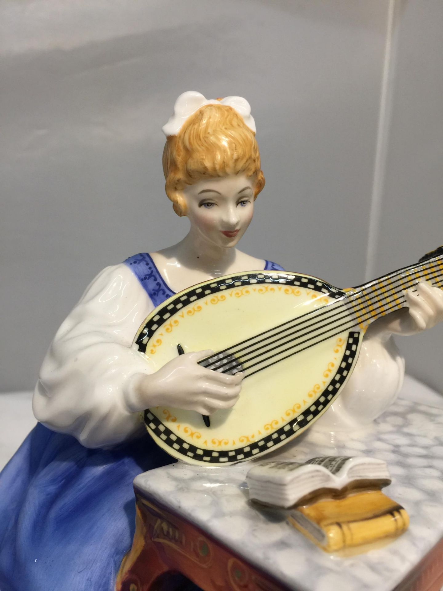 A ROYAL DOULTON FIGURINE, LUTE HN2431, MODELLED BY PEGGY DAVIES AS PART OF THE LADY MUSICIANS - Image 3 of 7
