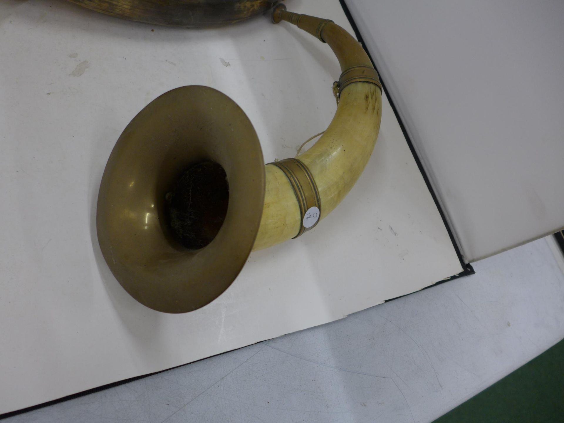 TWO LARGE VINTAGE BRASS MOUNTED HORN BUGLES, LENGTHS, 39CM AND 50CM (ONE A/F) - Image 3 of 4
