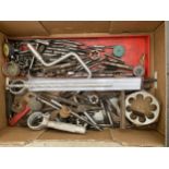 A LARGE ASSORTMENT OF POWER TOOLS TO INCLUDE SNIPS, TAP AND DIES ETC