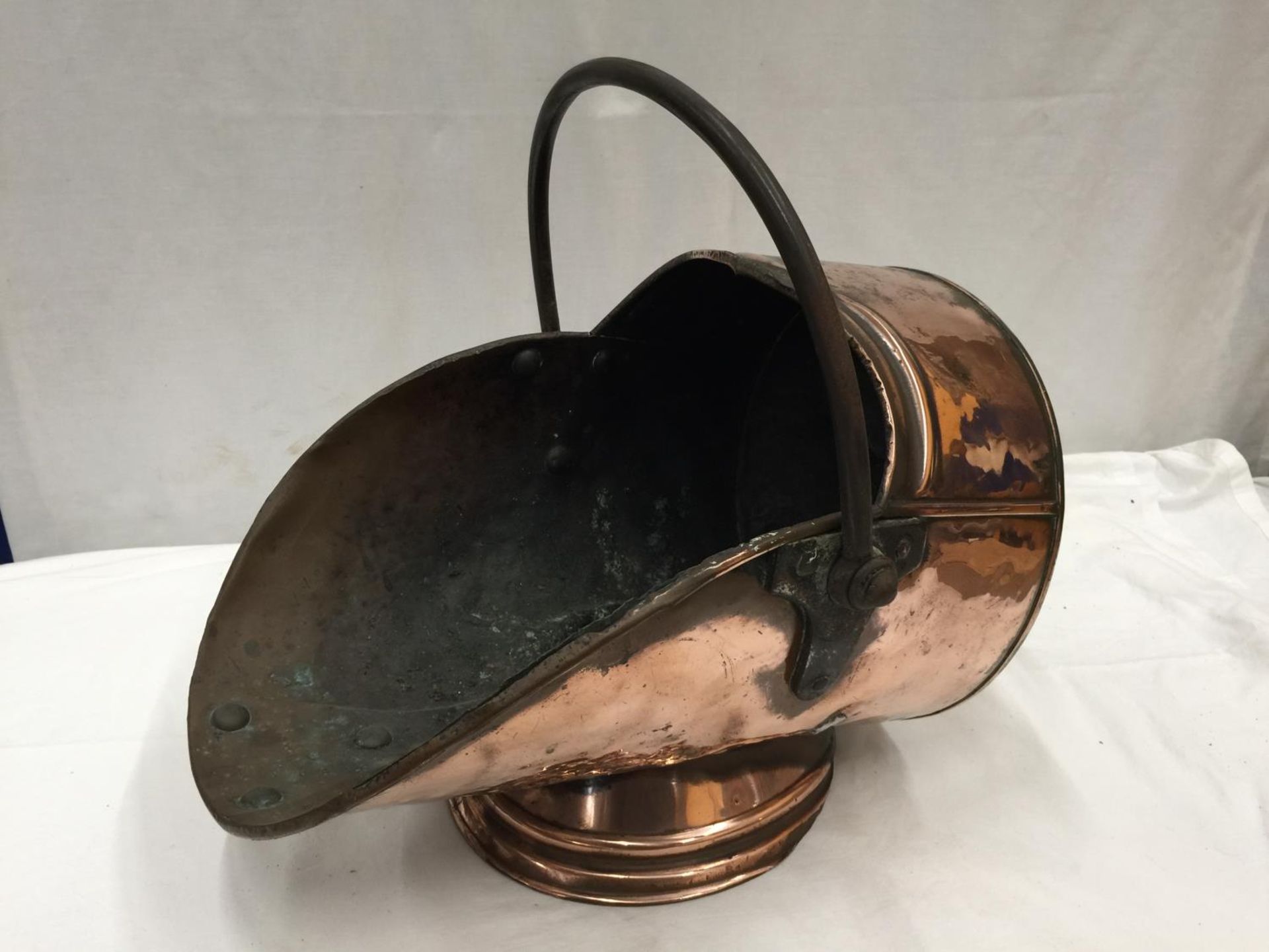 A LARGE VINTAGE COPPER COAL SCUTTLE