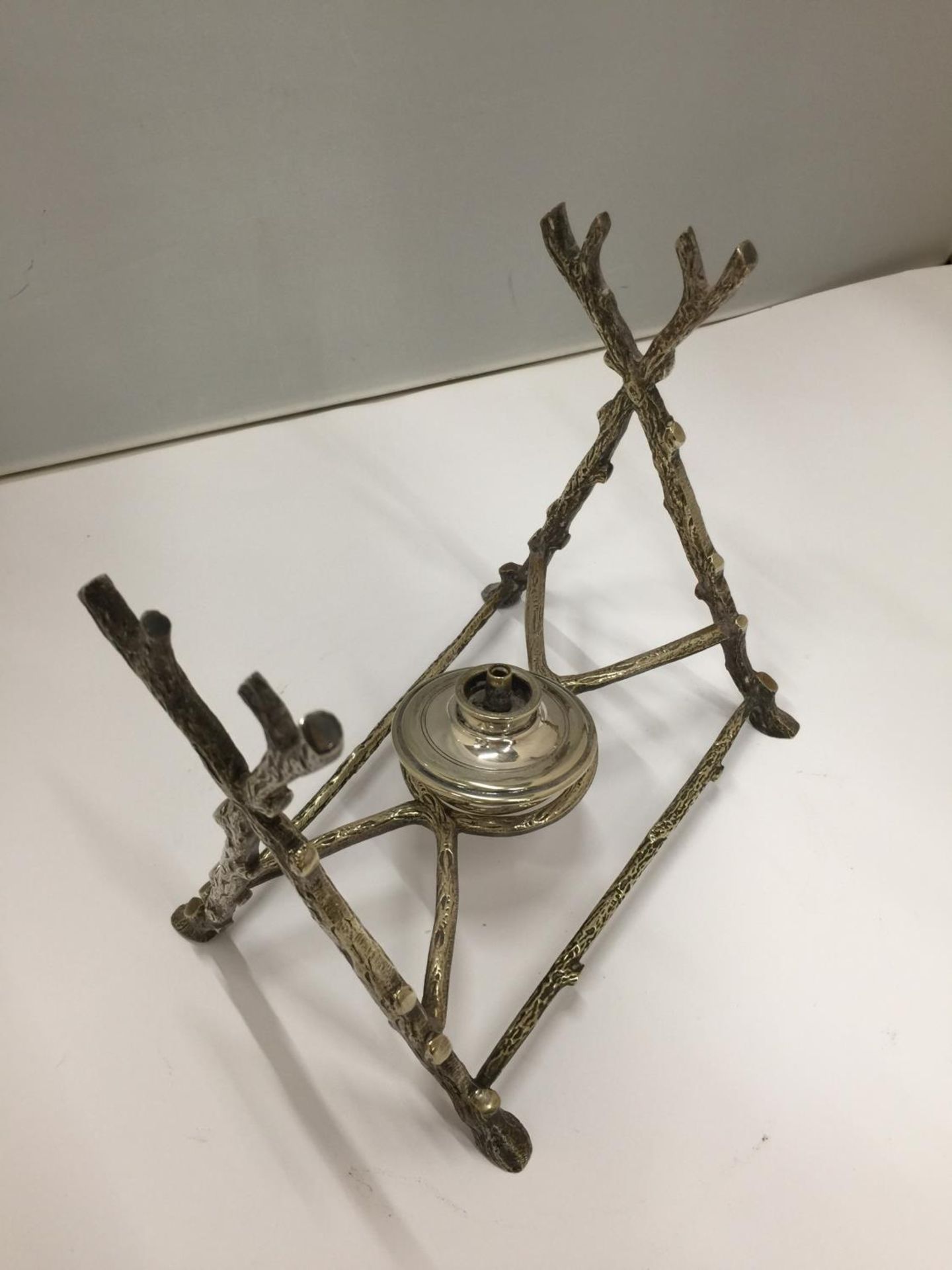 A SILVER PLATED KETTLE ON A STAND WITH SPIRIT BURNER - Image 5 of 5