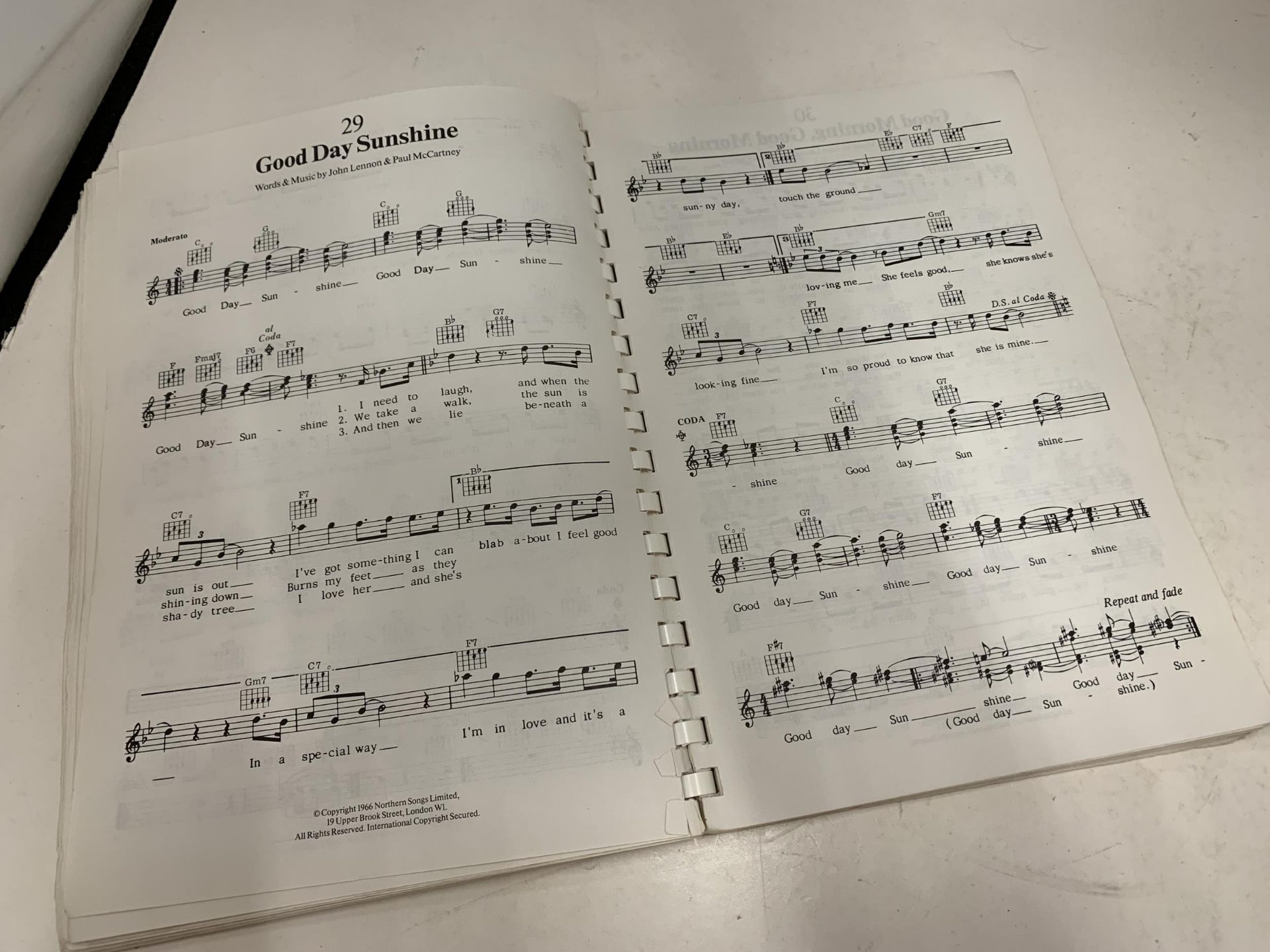 A QUANTITY OF SHEET MUSIC TO INCLUDE THE BEATLES SONGS FOR BUSKERS - Image 4 of 5