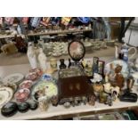 A LARGE QUANTITY OF ORIENTAL AND EGYPTIAN ITEMS TO INCLUDE A CERAMICS, BOXES, FIGURINES ETC