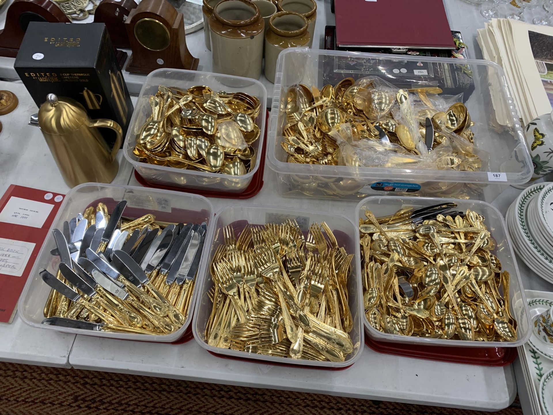 A VERY LARGE QUANTITY OF GOLD PLATED FLATWARE