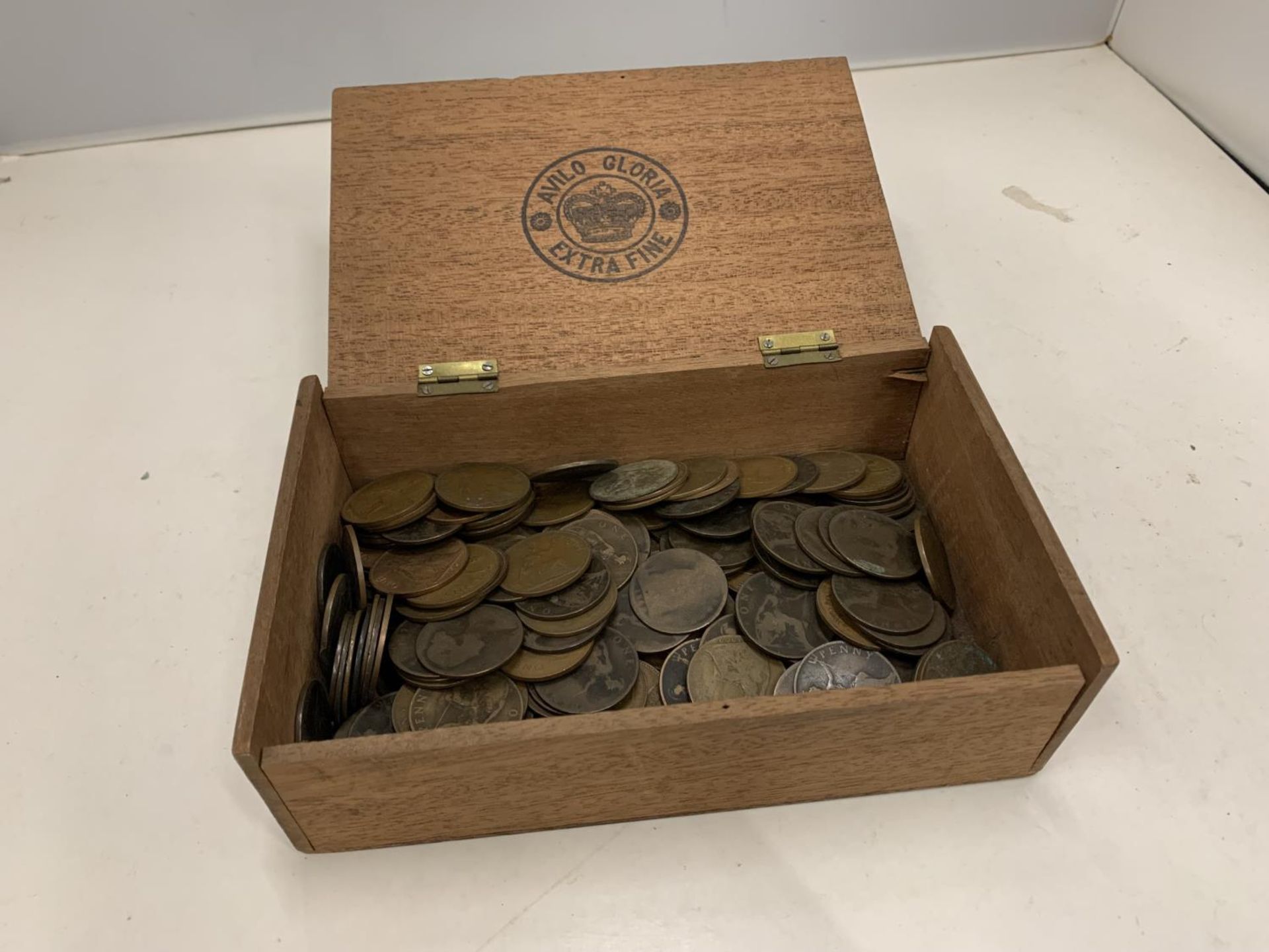 A BOX OF PENNIES - Image 3 of 3