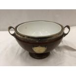 AN OAK TROPHY BOWL WITH SILVER PLATE RIM, BASE TRIM AND SHIELD 1903 WITH CARLTONWARE WHITE CERAMIC