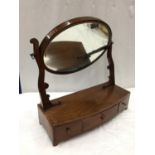 A MAHOGNAY FRAMED OVAL DRESSING TABLE MIRROR WITH THREE INLAID DRAWERS BELOW