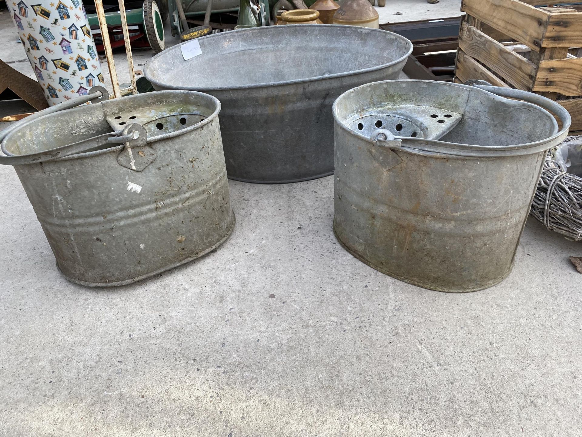 TWO VINTAGE GALVANISED MOP BUCKETS AND A GALVANISED TIN BATH - Image 2 of 2