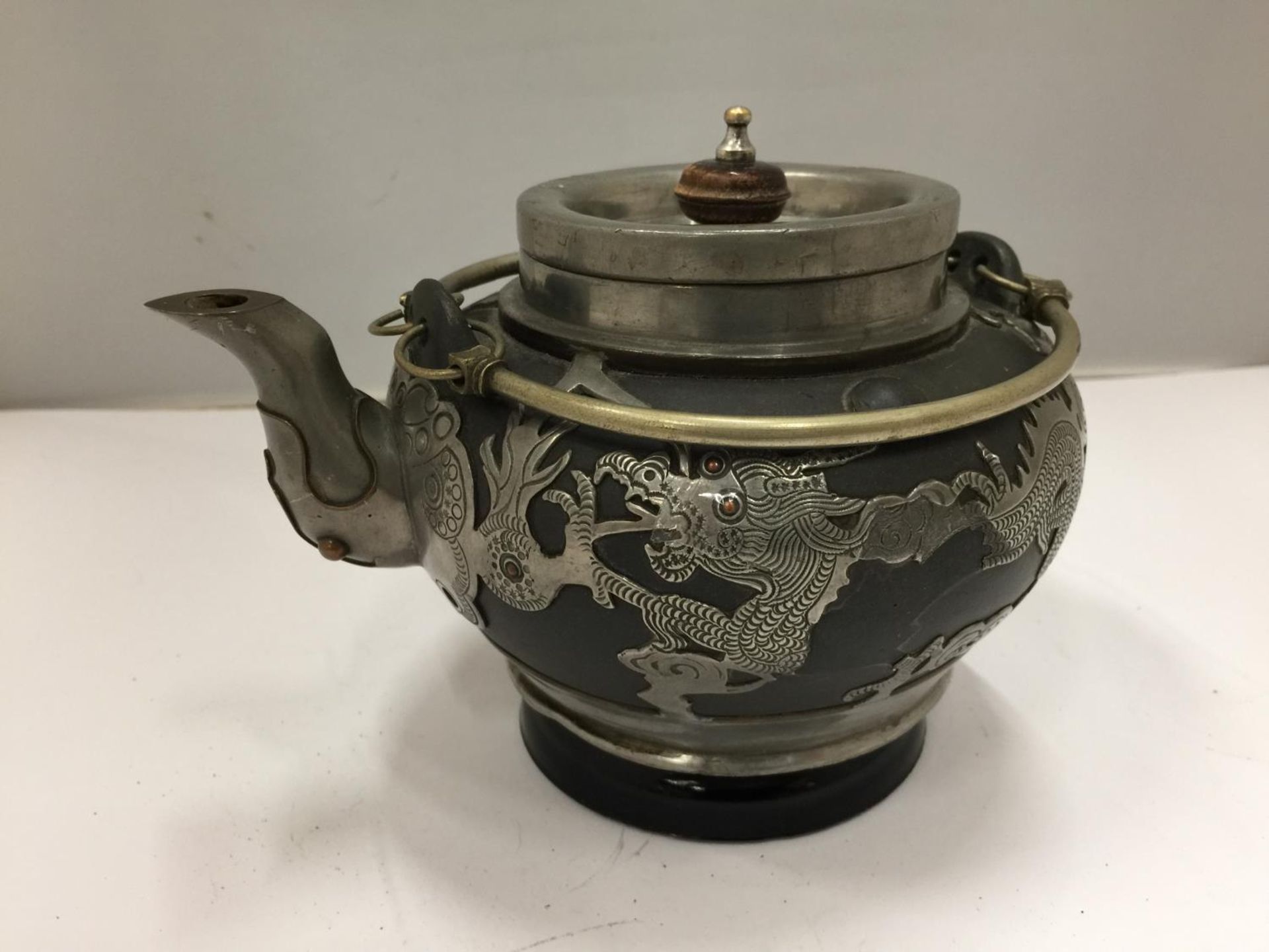 A WHITE METAL ORIENTAL TEAPOT WITHBA STAMPED TO BASE - Image 2 of 4