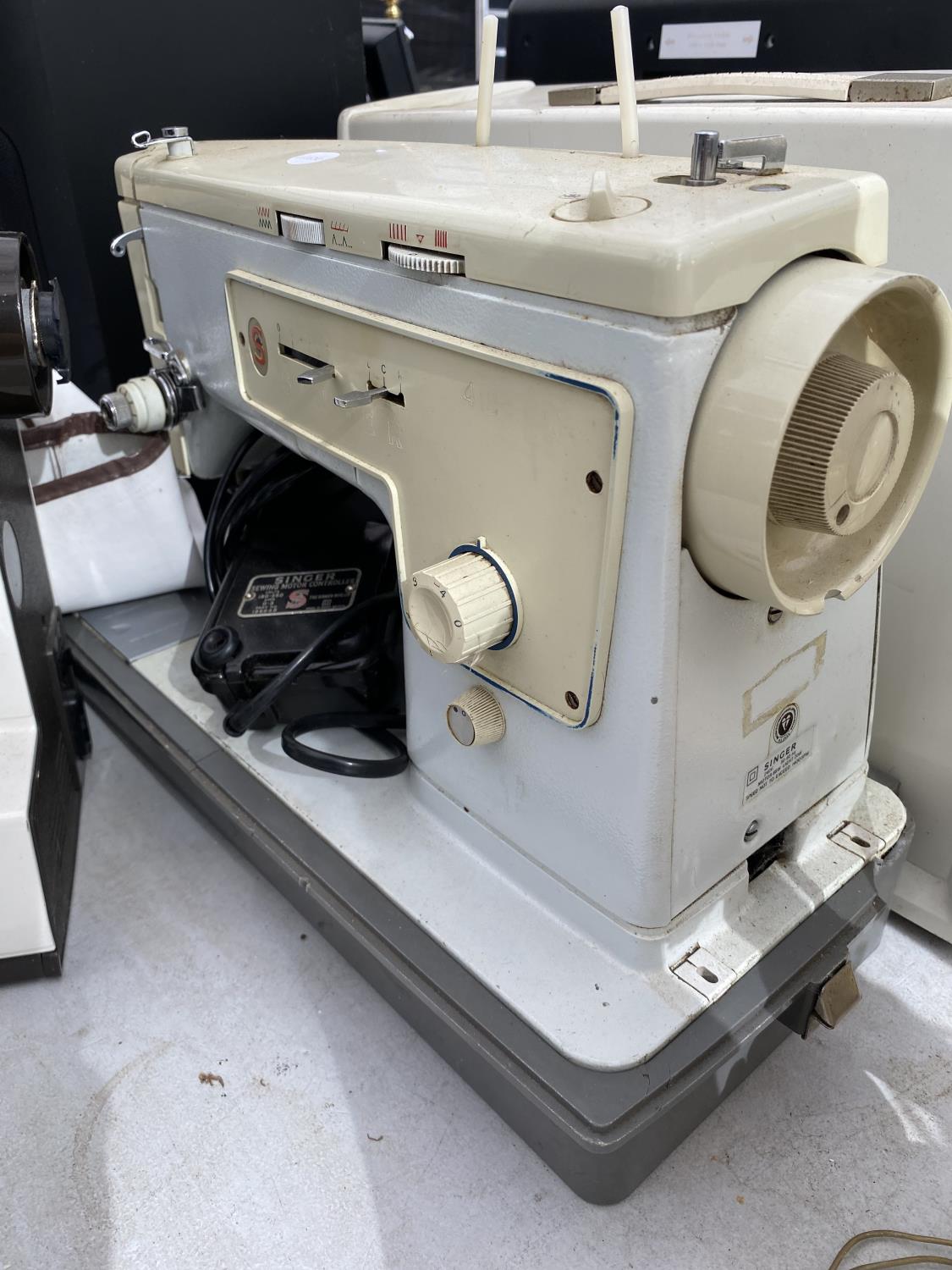 A RETRO TOYOTA SEWING MACHINE AND FURTHER RETRO SINGER SEWING MACHINE WITH FOOT PEDAL - Image 3 of 3