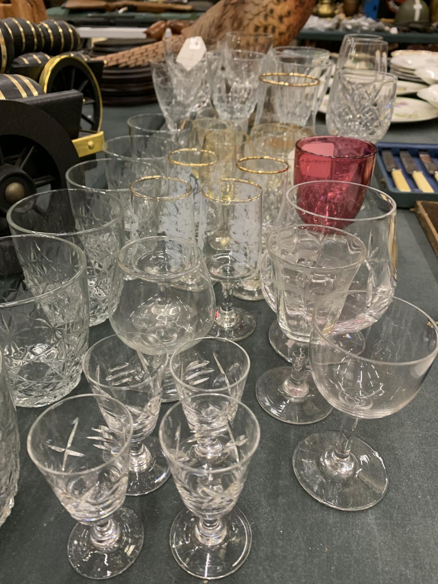 A QUANTITY OF GLASSES TO INCLUDE WINE, SHERRY, WHISKY, LICQUER ETC - Image 3 of 5