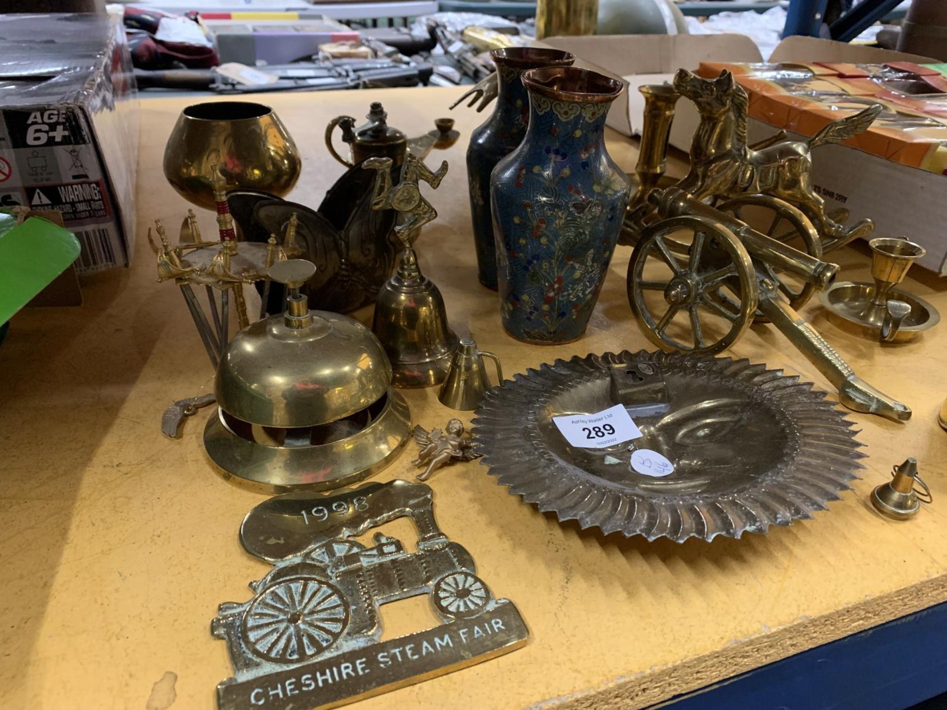 A LARGE QUANTITY OF BRASSWARE TO INCLUDE A PAIR OF CLOISONNE VASES (A/F - DENTED), CANNON, ROCKING - Image 2 of 5