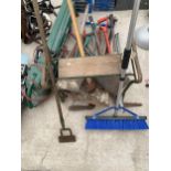 A LARGE ASSORTMENT OF GARDEN TOOLS TO INCLUDE SHOVELS, A BOW SAW AND SHEARS ETC