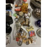 A MIXED COLLECTION OF VINTAGE ITEMS TO INCLUDE KALEIDOSCOPES, TINS, A TROLL, VINTAGE BODDINGTONS