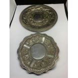 TWO ORNATE SILVER DISHES MARKED S SILVER GROSS WEIGHT 134 GRAMS